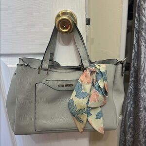 Steve Madden Light Grey Purse with detachable shoulder strap, wristlette & scarf